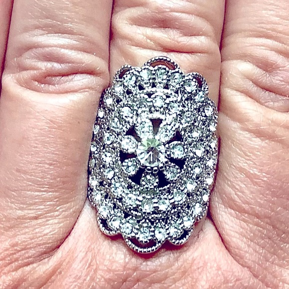 Elegant silver crystal ring. Delicate filigree & inlaid crystals. Sz. 8. - Picture 3 of 9